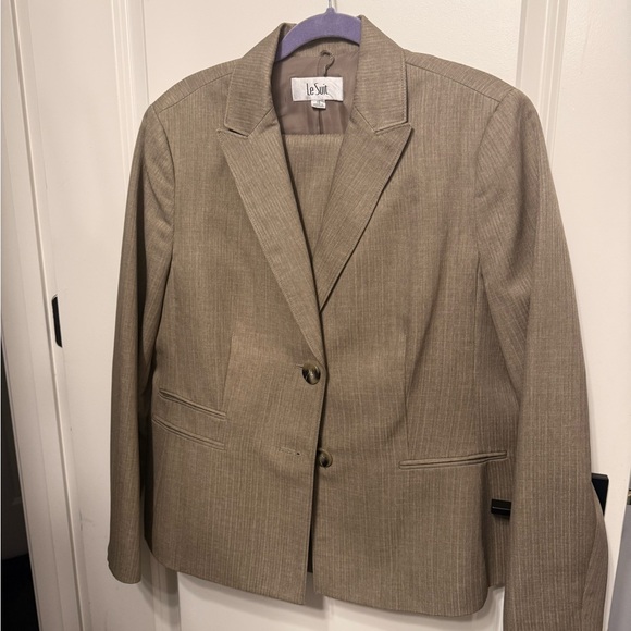 Emily Designs Classic Blazer in Blush Pink - Picture 11 of 16